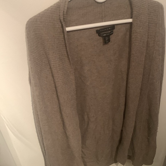 Stunning Pure Luxe 100% Cashmere shall from Tahari SZ L 🔥 - Picture 3 of 9